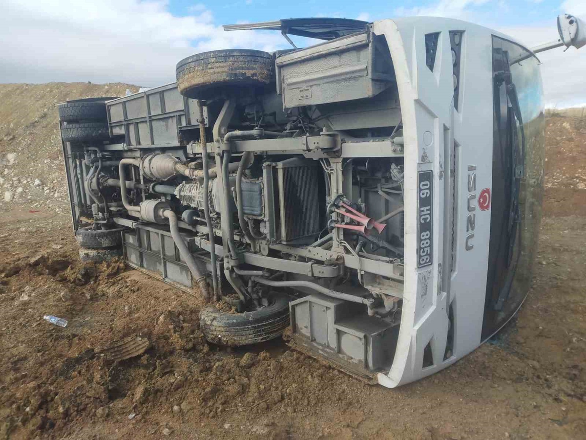 Sivas İmranlı'da cezaevi nakil aracı devrildi, 7 kişi yaralandı