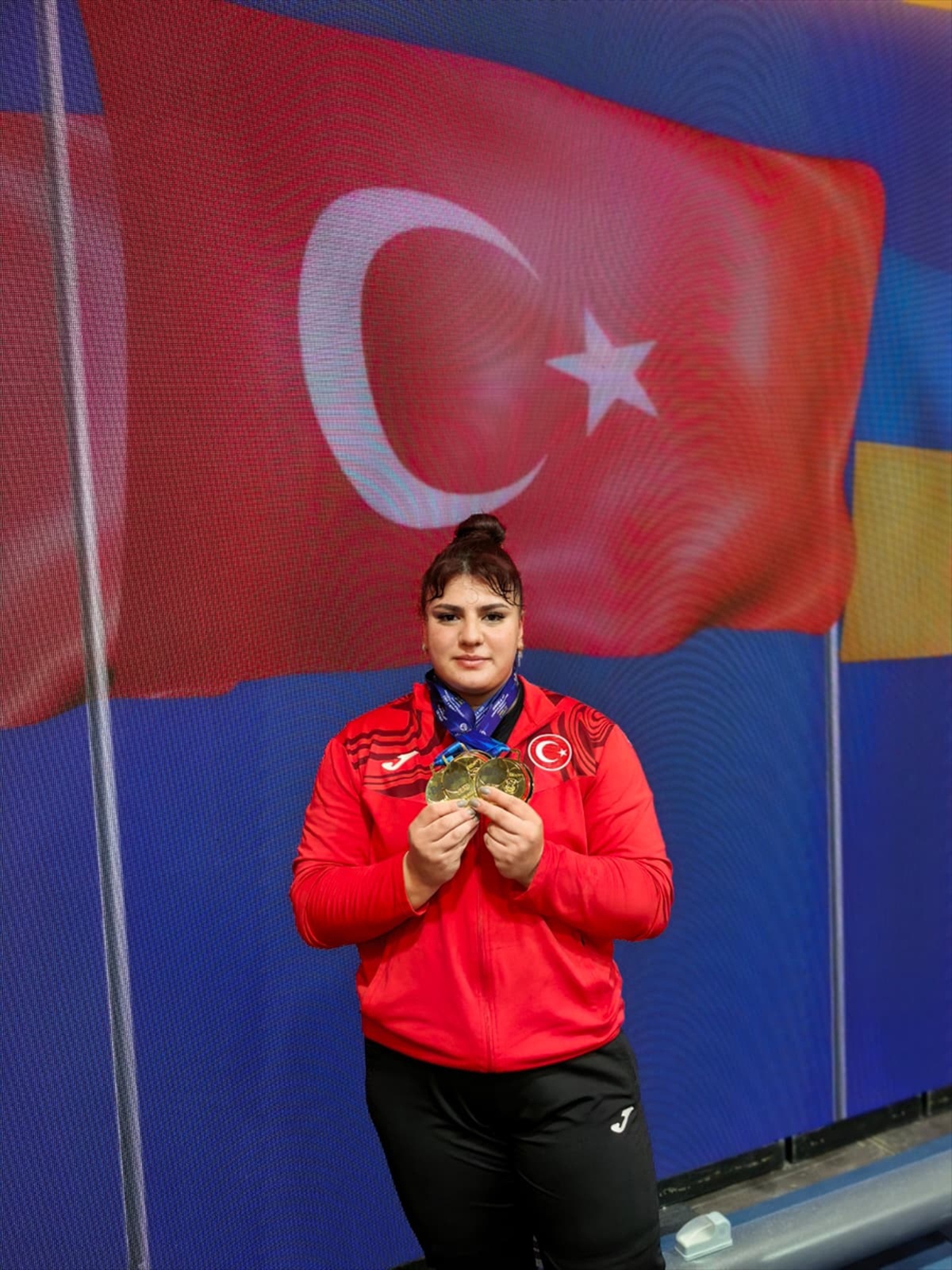 Tuana Süren, Avrupa Gençler Halter Şampiyonası'nda +86 kiloda 3 altın madalya kazandı