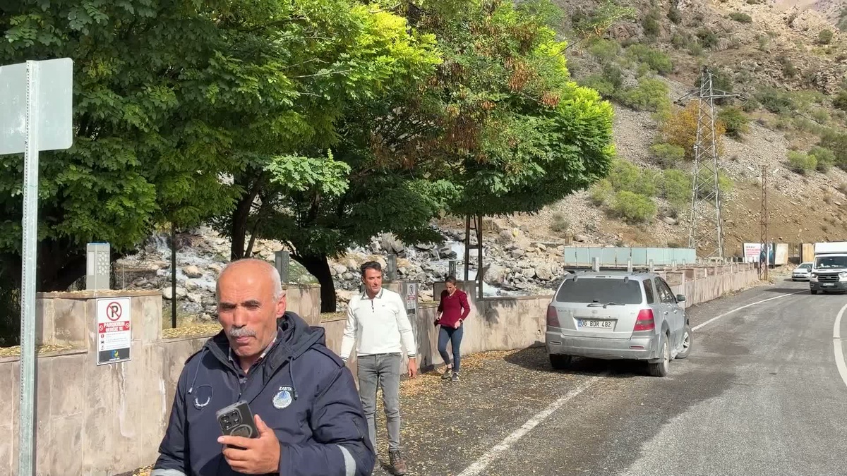 Van Çatak'ta Kanispi Şelalesi son bir haftanın yağışlarıyla yeniden akmaya başladı