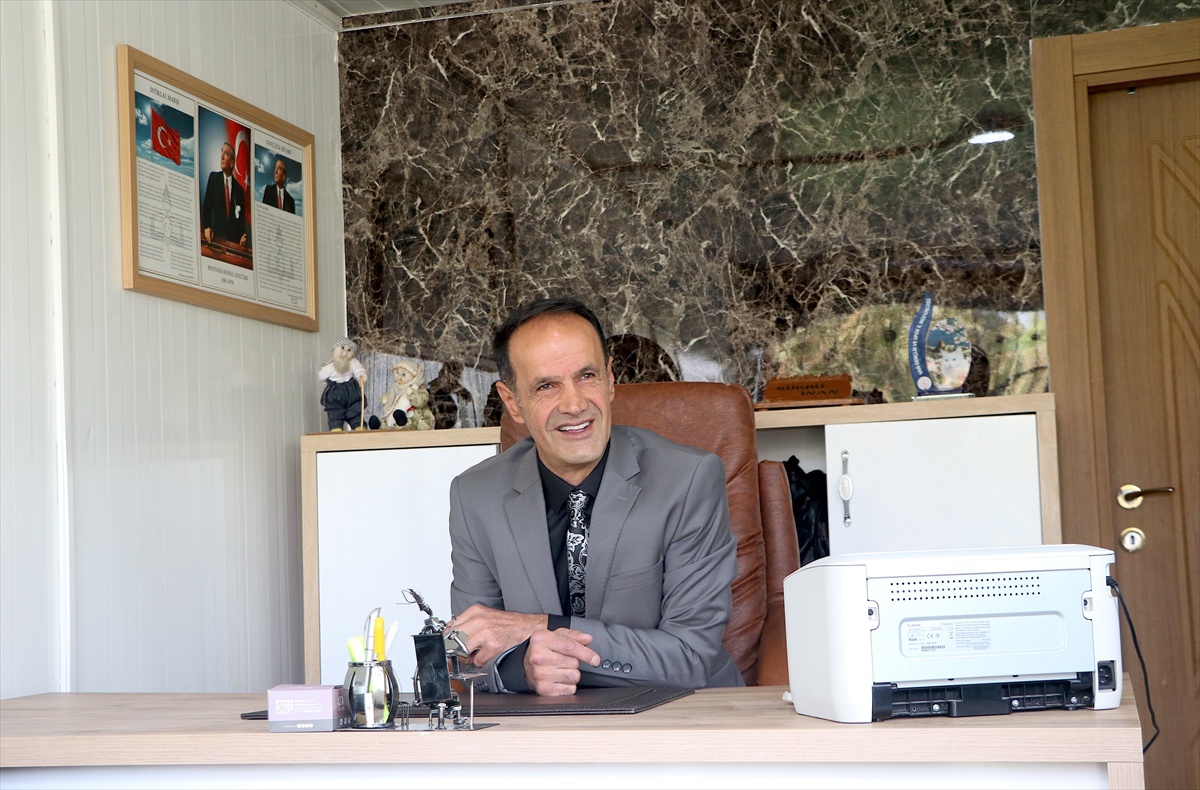 Van İpekyolu'nda muhtar İnan, babasının 42 yıllık görevini sürdürüyor