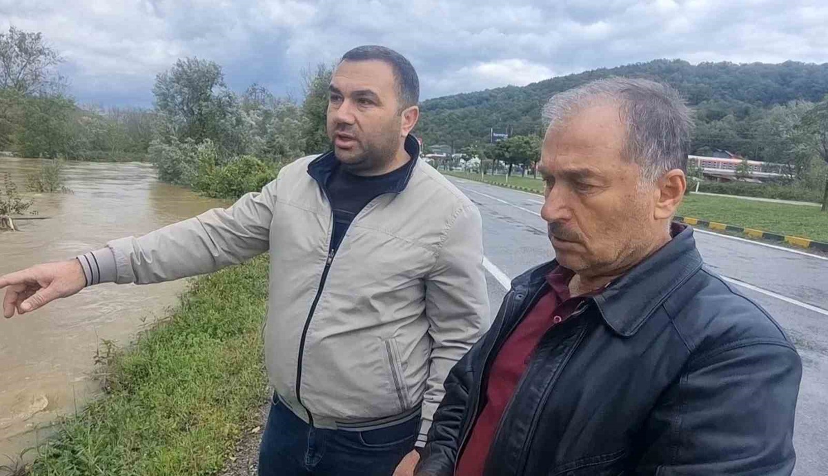 Zonguldak Çaycuma'da yağış sonrası tekstil atölyesi ve ekmek fırınını su bastı