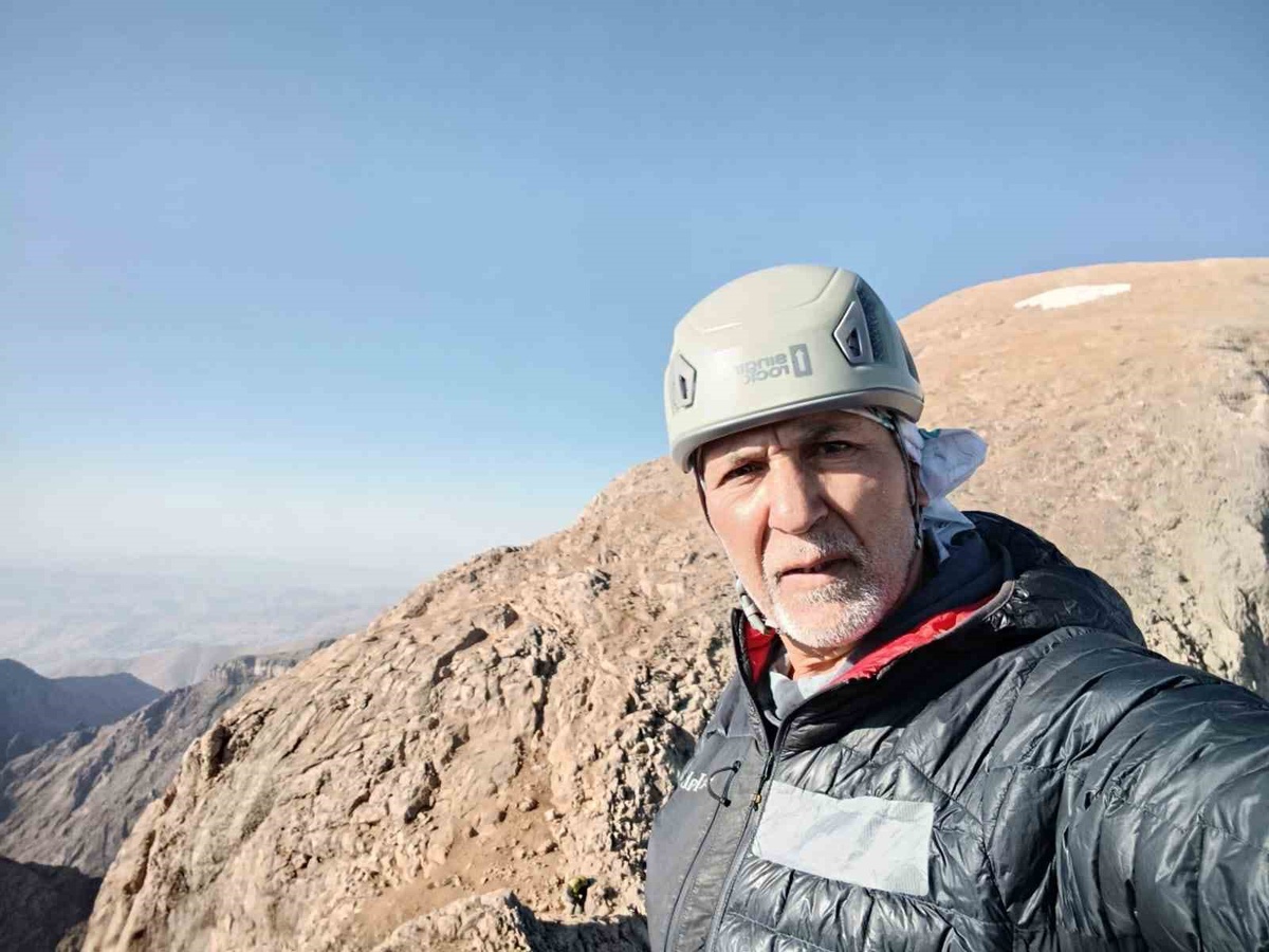 19 dağcı Cilo Dağı'nın 4 bin 135 rakımlı zirvesinde Fikret Yaşar'ı andı