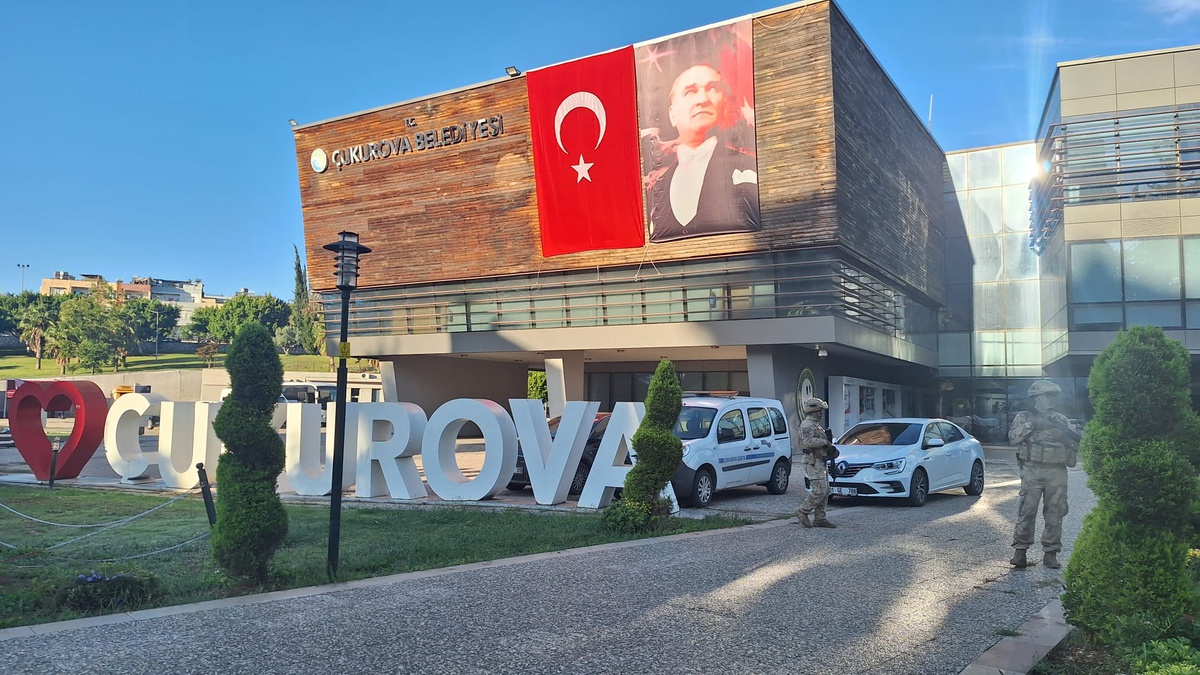 Çukurova Belediyesi'ne Jandarma Baskını: Başkan Kozay Gözaltında