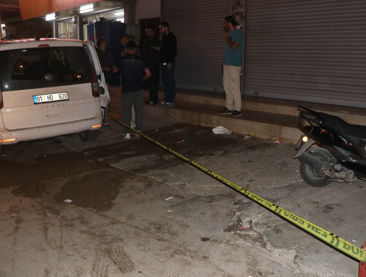 Adana Seyhan'da iş yerine giren kişi 16 yaşındaki genci tabancayla ağır yaraladı