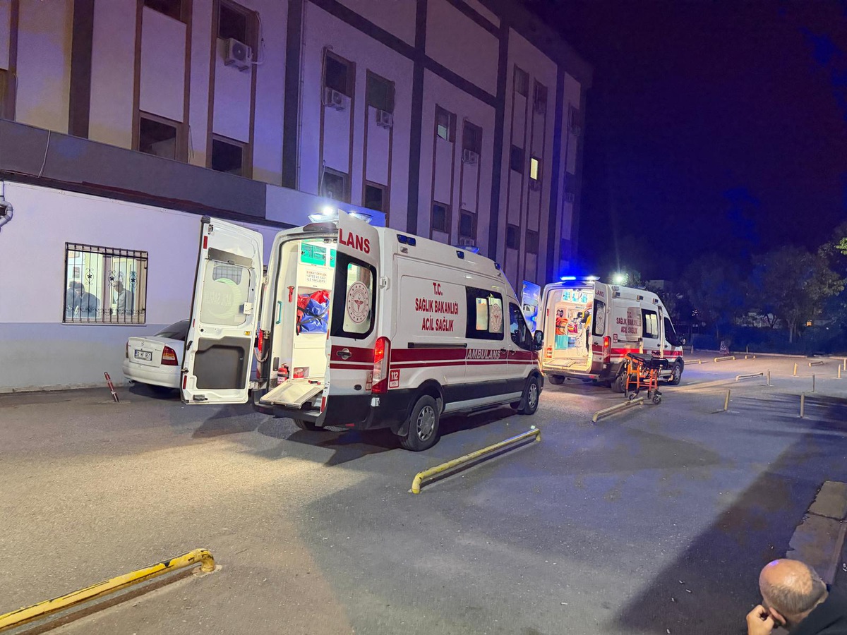 Adıyaman Kahta'da otomobil ile motosiklet çarpıştı, 1'i ağır 2 kişi yaralandı