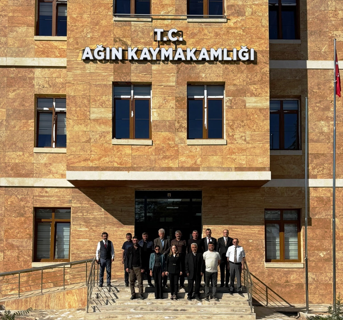Ağın Kaymakamı Yılmaz, Muhtarlar Günü'nde köy ve mahalle muhtarlarıyla buluştu