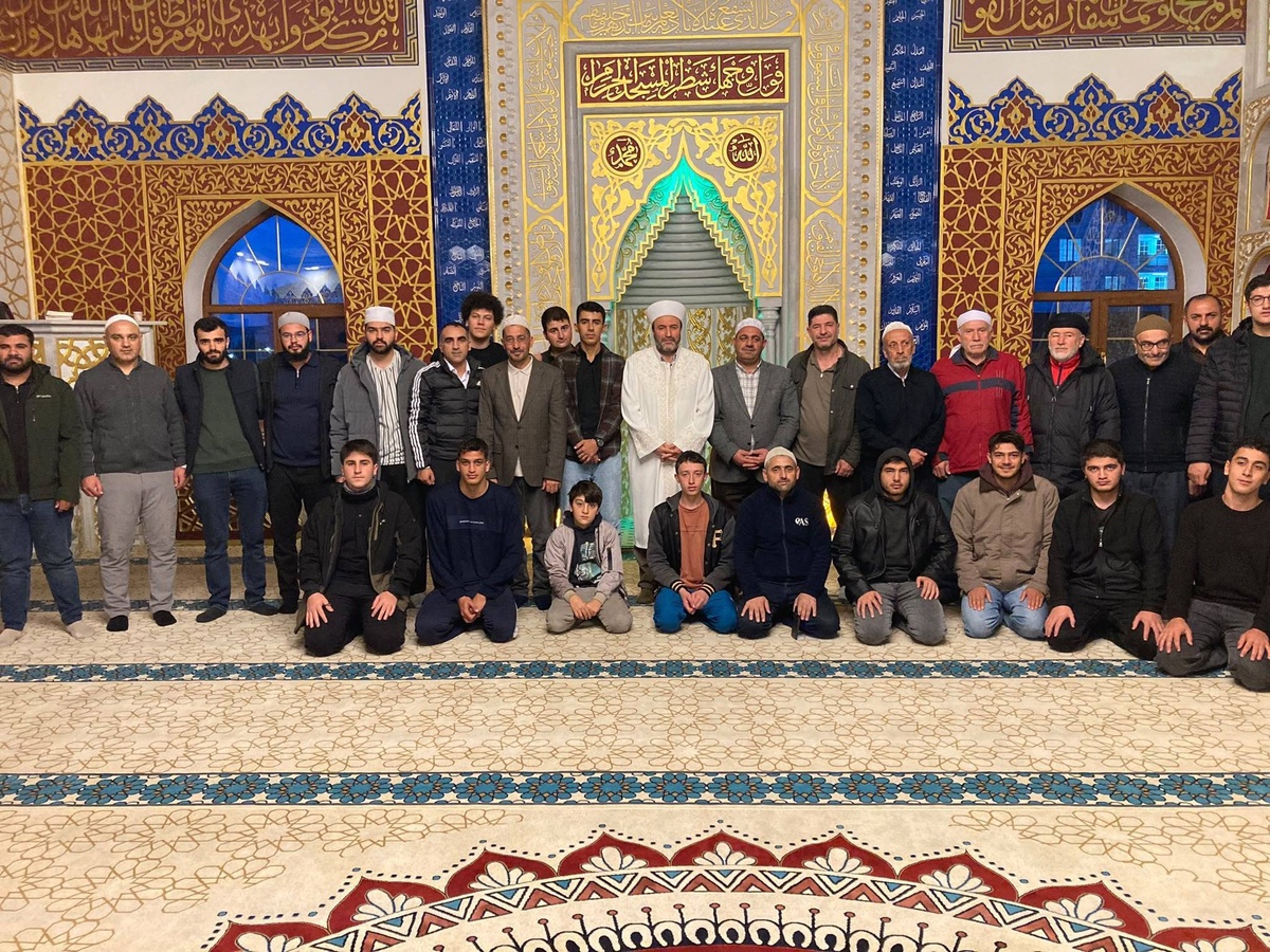 Ağrı'da Hacı Halis Ünsal Camii'ndeki sabah namazını İl Müftüsü kıldırdı