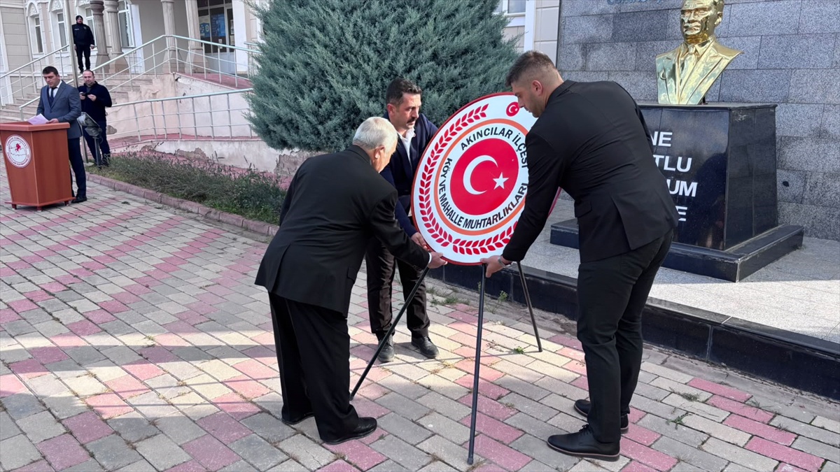 Akıncılar Kaymakamı, muhtarları devlet ile vatandaş arasında köprü diye niteledi
