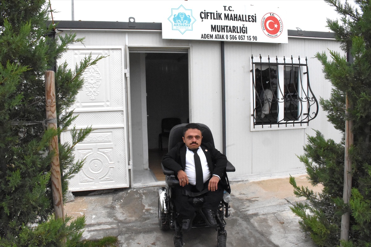 Aksaray'da cam kemik hastası muhtar Adem Atak 135 aydınlatma direği kazandırdı