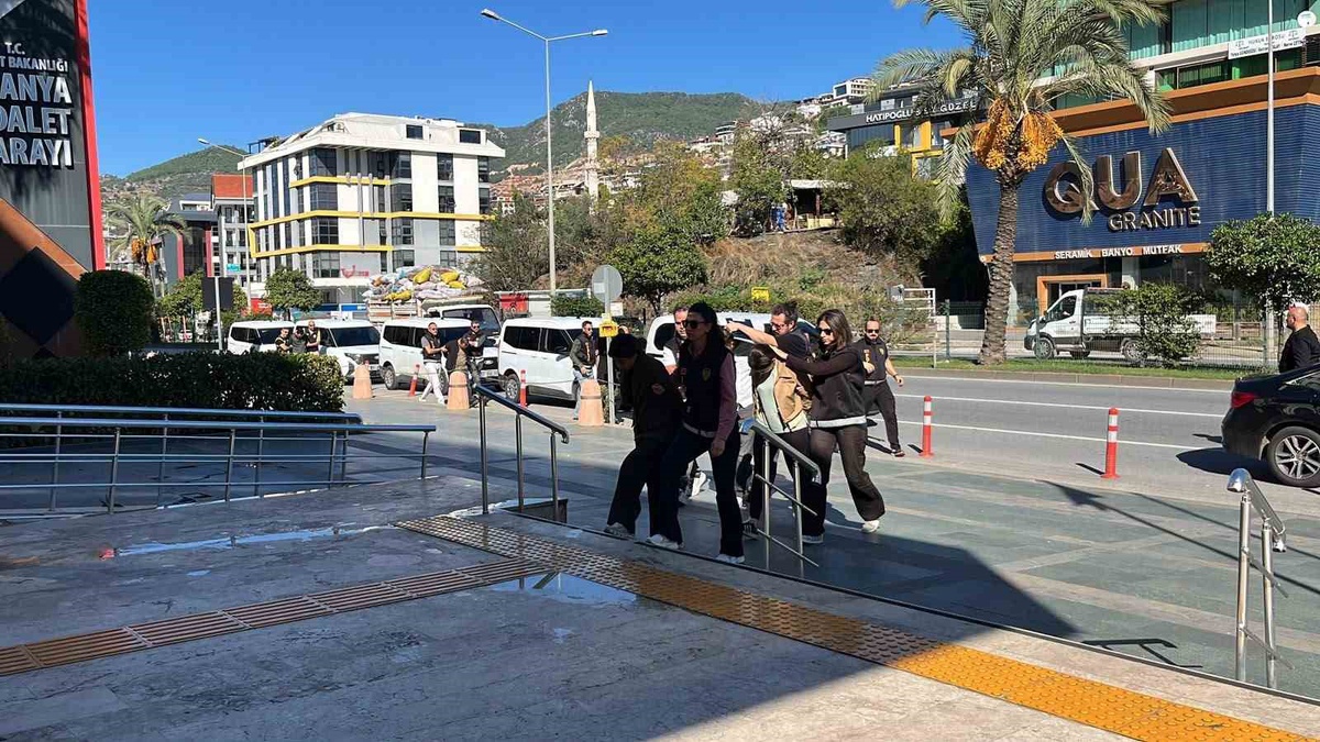 Alanya'da 15 milyon euroluk senet şantajı iddiasında 7 şüpheli adliyeye sevk edildi
