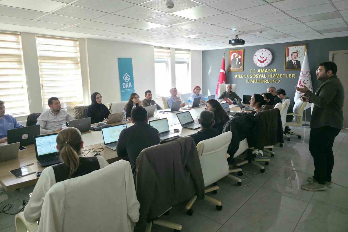 Amasya'da 15 sosyal hizmet personeline yapay zeka eğitimi verildi