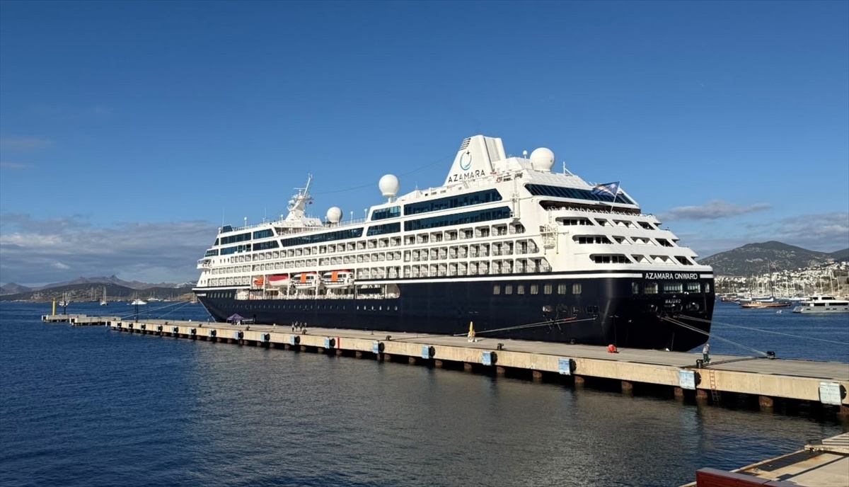 Azamara Onward kruvaziyeri 664 yolcusuyla Muğla'nın Bodrum ilçesine geldi
