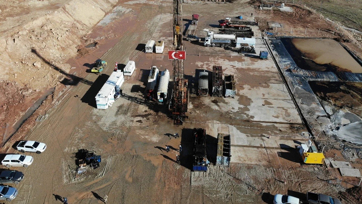 Bakan Bayraktar'dan yeni petrol müjdesi sinyali: Gabar'ın batısında önemli rezerv keşfetmek üzereyiz