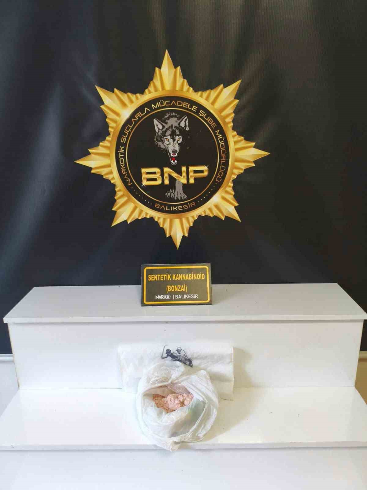 Balıkesir'de 1 kilo 13 gram sentetik kannabinoid ele geçirildi, şüpheli tutuklandı
