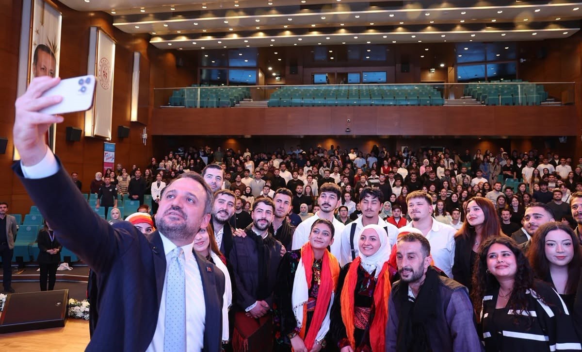 BAÜBİS öğrencileri, 404 gencin bir araya geldiği Ankara'daki programa katıldı