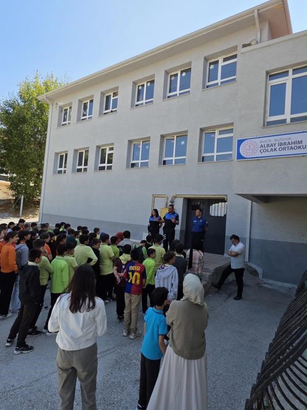 Bilecik Bozüyük'te polis 138 öğrenciye güvenli internet ve trafik kurallarını anlattı