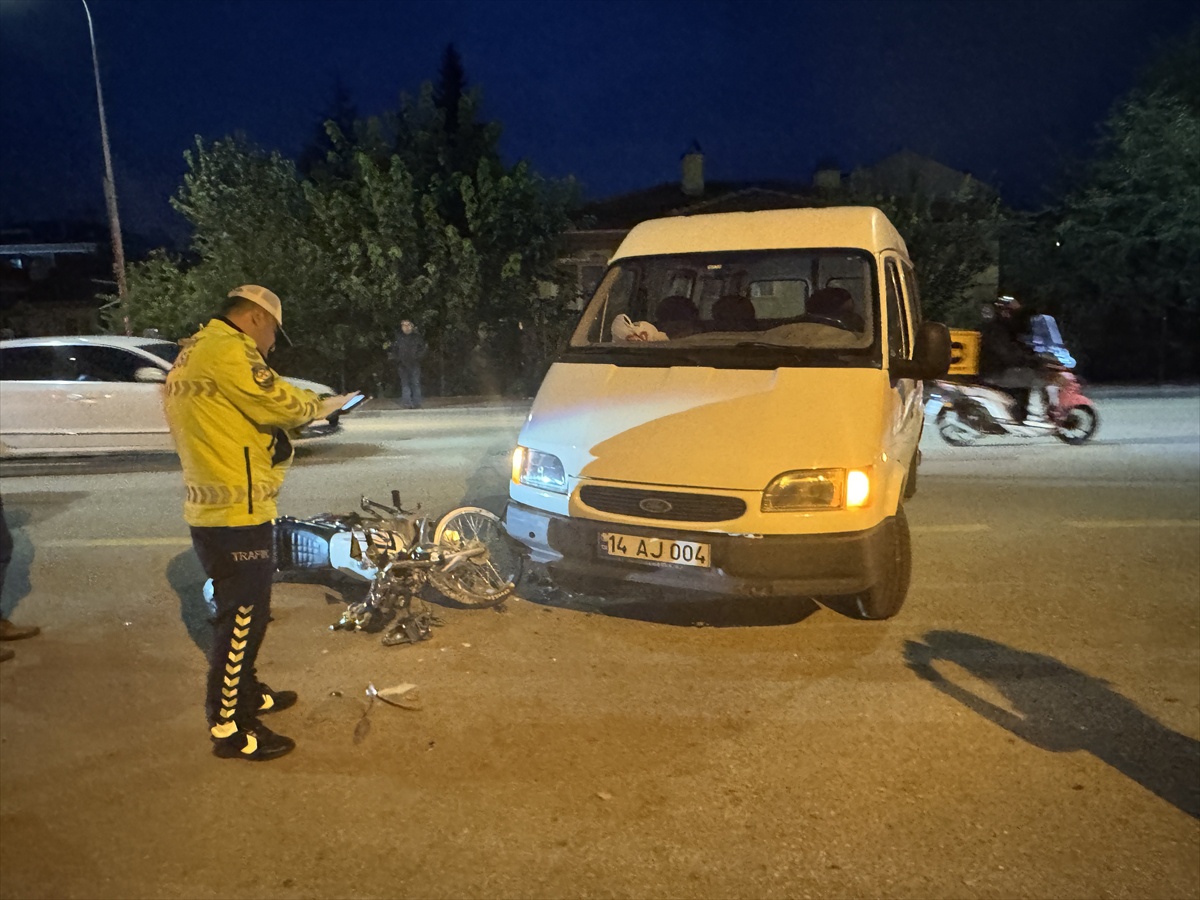 Bolu'da minibüsle motosiklet çarpıştı, kazada 1 kişi yaralandı