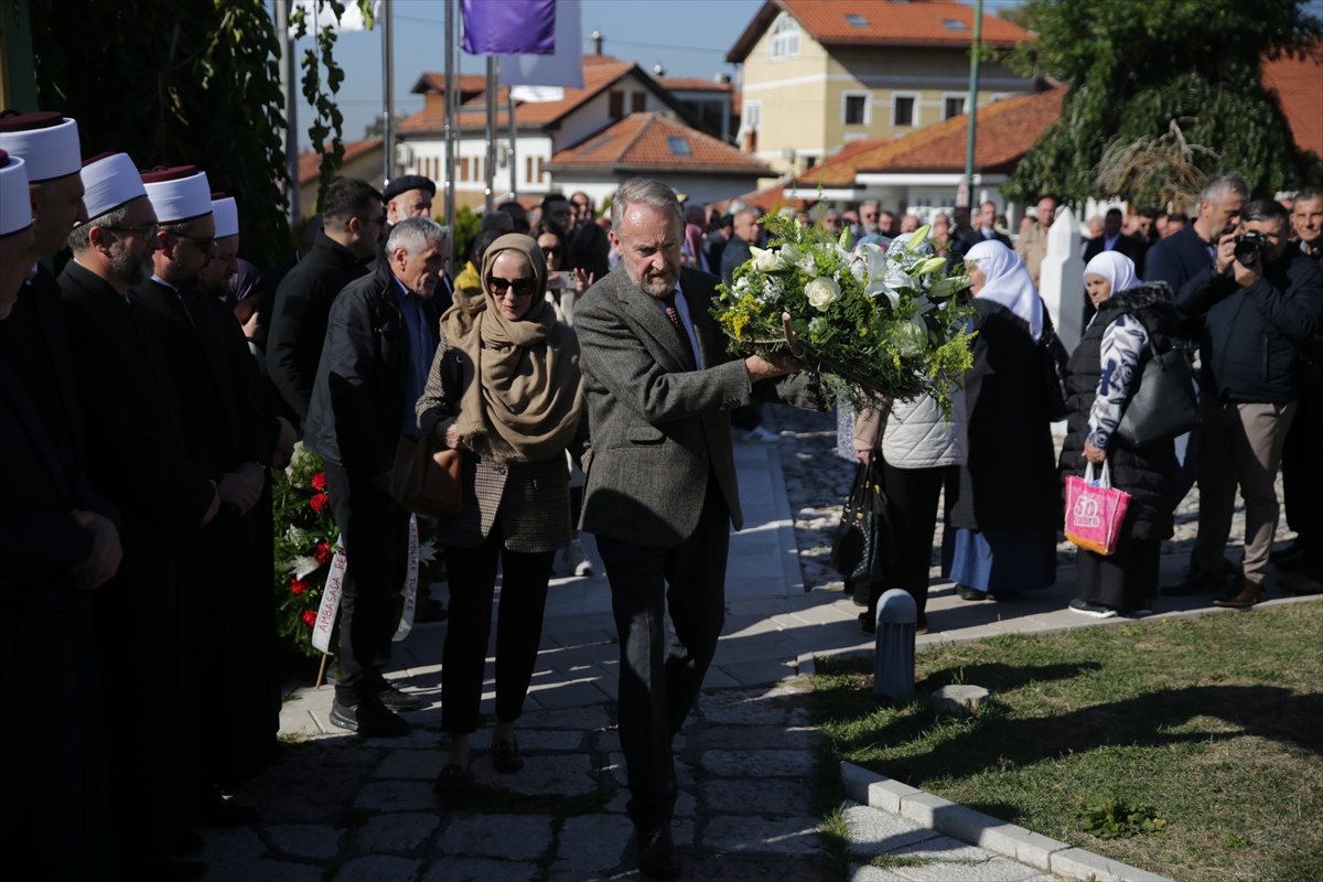 Boşnak lider İzetbegoviç vefatının 23. yılında kabri başında anıldı