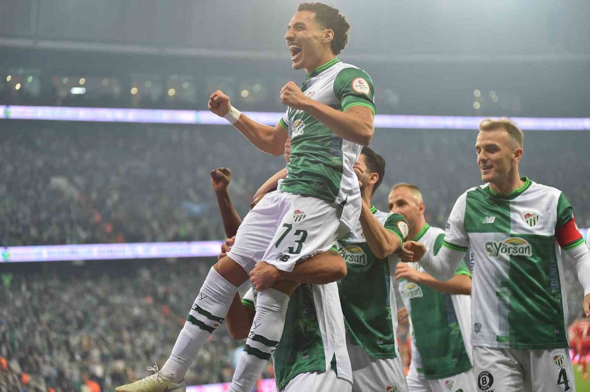 Bursaspor, Trendyol 1. Lig'de sahasında Pendikspor'u 2-0 mağlup etti