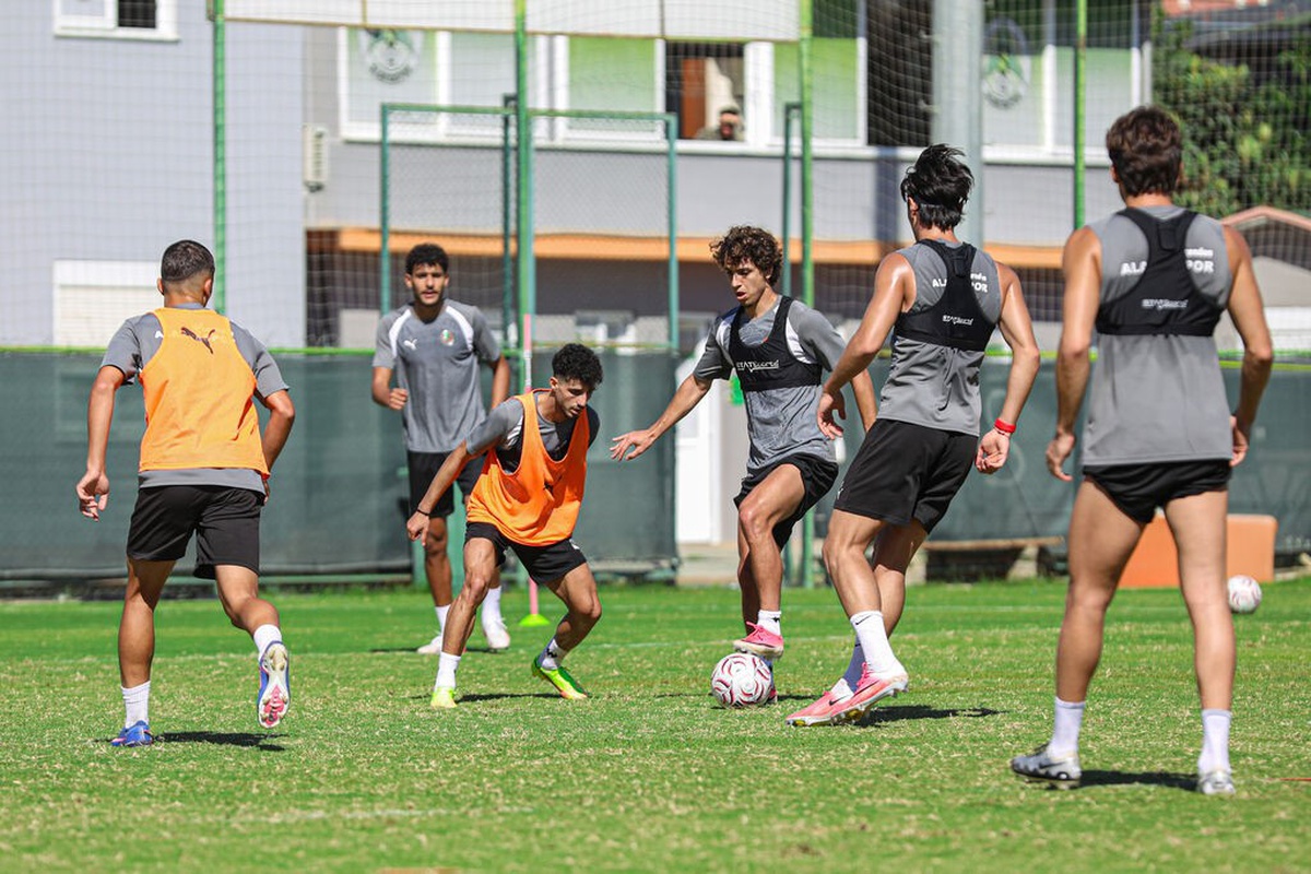 Corendon Alanyaspor, Süper Lig'in 9. haftasındaki Kocaelispor maçına hazırlanıyor
