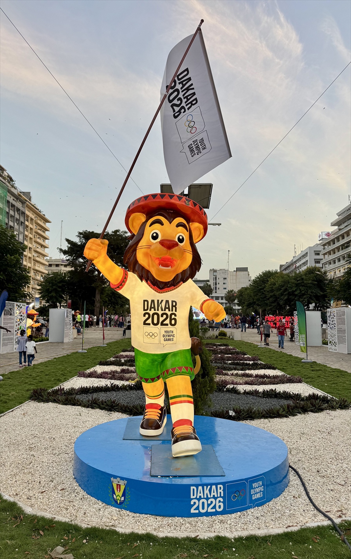 Dakar 2026'da 2 bin 700 sporcu yarışacak, maskot Ayo kentte ilgi görüyor