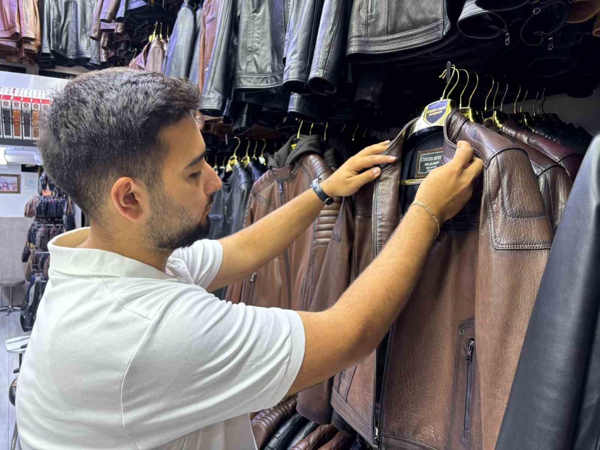 Deri giyim esnafı sonbahar sezonunu açtı, mont fiyatları 4-8 bin lira oldu