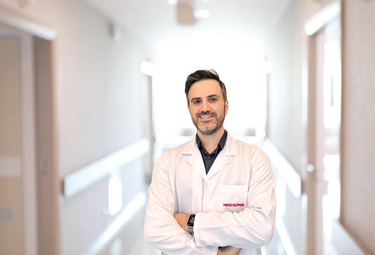 Dermatolog Müşfiki, sonbaharda saç dökülmesinde geçici artış olabileceğini söyledi