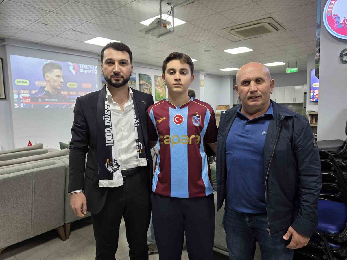 Düzce'de iki takım taraftarı, Trabzonspor-Beşiktaş maçını aynı dernekte izledi