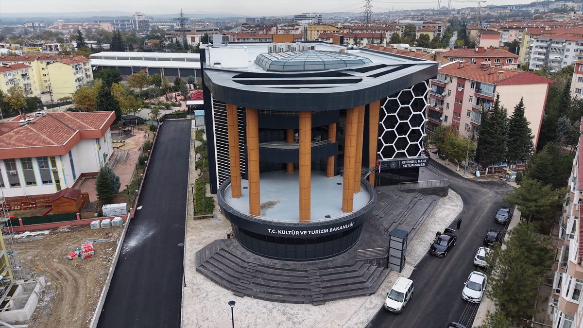 Edirne İl Halk Kütüphanesi açılışa hazırlanıyor