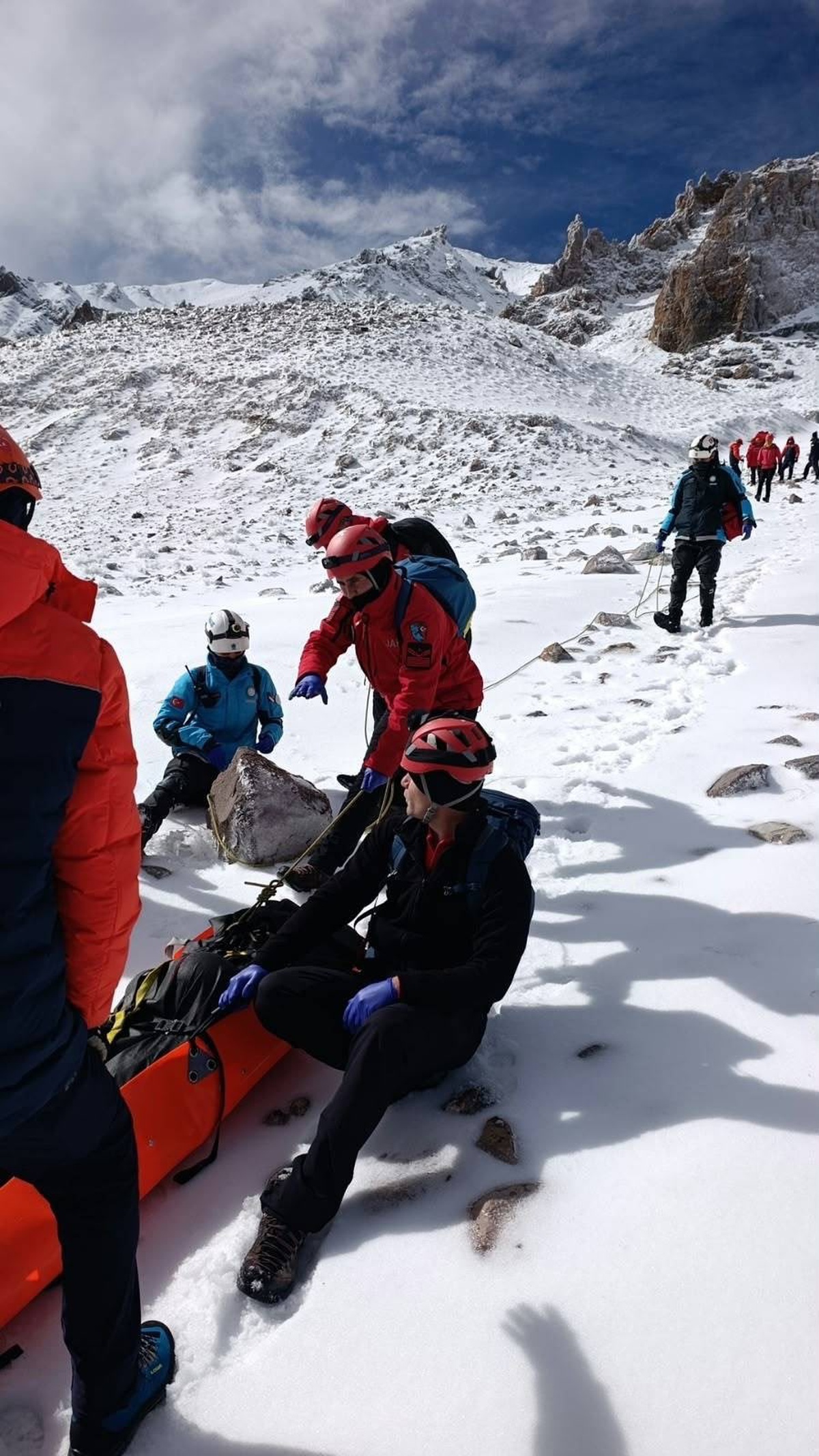 Erciyes Dağı'nda 3 bin 400 metrede antrenör Hasan Ali Şahin'in cenazesine ulaşıldı