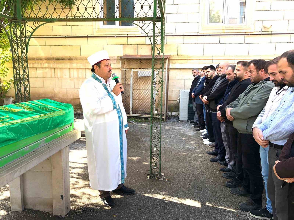 Erzurum'da 52 yaşındaki Recai Karadaş'ın cenaze namazını imam kardeşi kıldırdı