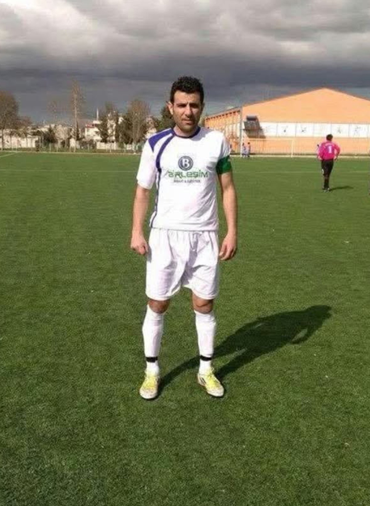 Eski amatör futbolcu Mehmet Hayri Çakır, Antalya'da sahilde kalp krizinden öldü