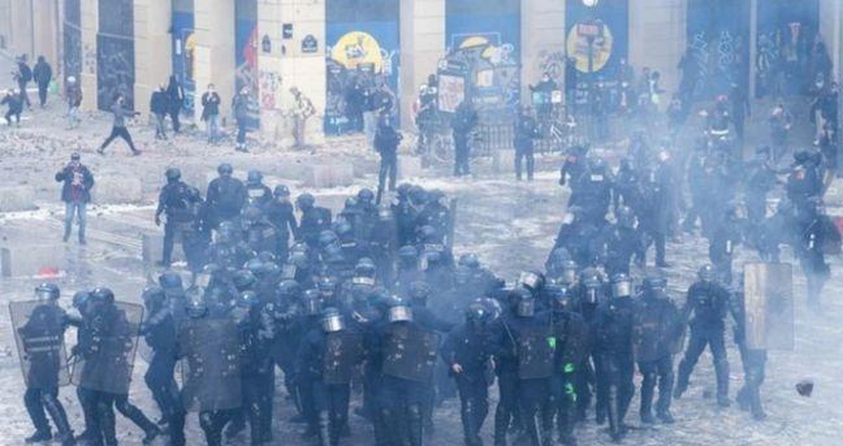 Fransa'da neler oluyor? SON DAKİKA! Fransa'da neden protesto var?