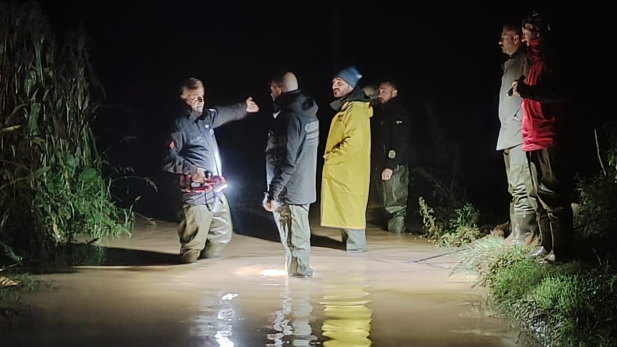Gebze'de sel sularına kapılan cipin kayıp 2 yolcusunun cansız bedenleri bulundu
