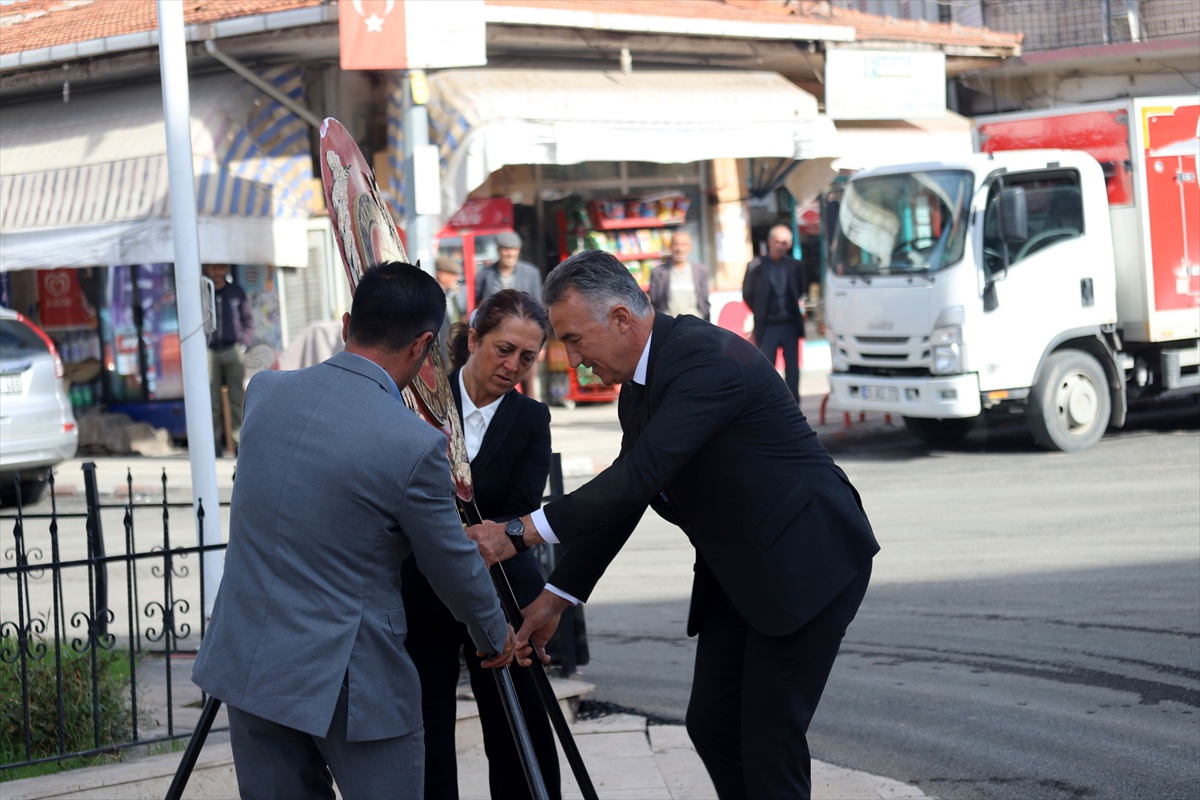 Hekimhan'da 19 Ekim Muhtarlar Günü, Muhtarlar Derneğinin çelenk sunumuyla kutlandı