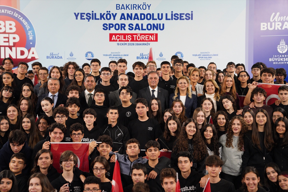 İBB, Bakırköy'de Yeşilköy Anadolu Lisesi'ne 100 milyon liralık spor salonu açtı