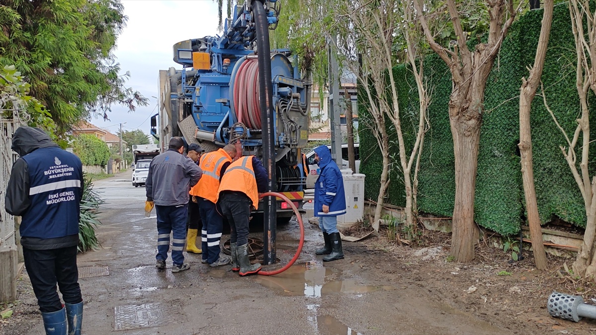 İstanbul Şile'de sel sonrası temizlik sürerken kapatılan sokaklar açıldı