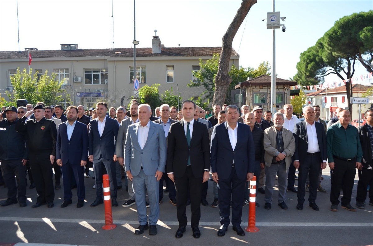 İzmir'in üç ilçesinde Muhtarlar Günü kutlandı