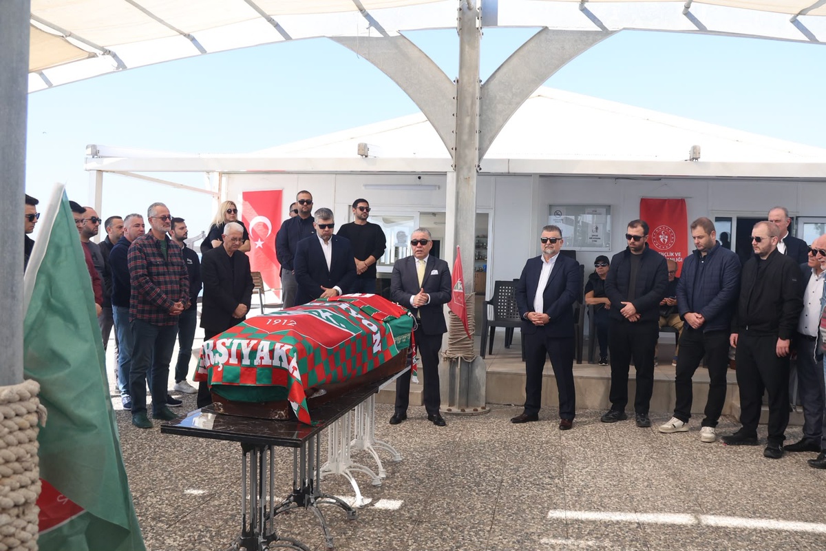 Karşıyaka'nın eski yöneticisi İbrahim Palaoğlu 67 yaşında toprağa verildi