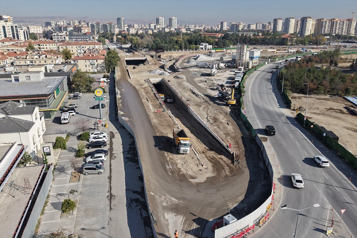 Kayseri Büyükşehir Belediye Başkanı Büyükkılıç, Kartal Katlı Kavşağı'nda inceleme yaptı
