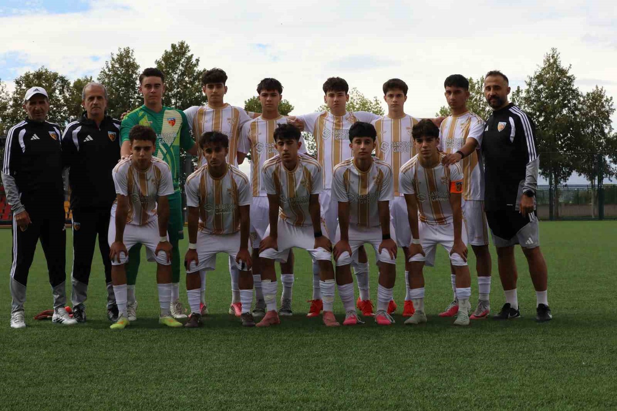 Kayserispor U16, Amatör Spor Vefa'yı 19-0 yenerek 3'te 3 yaptı