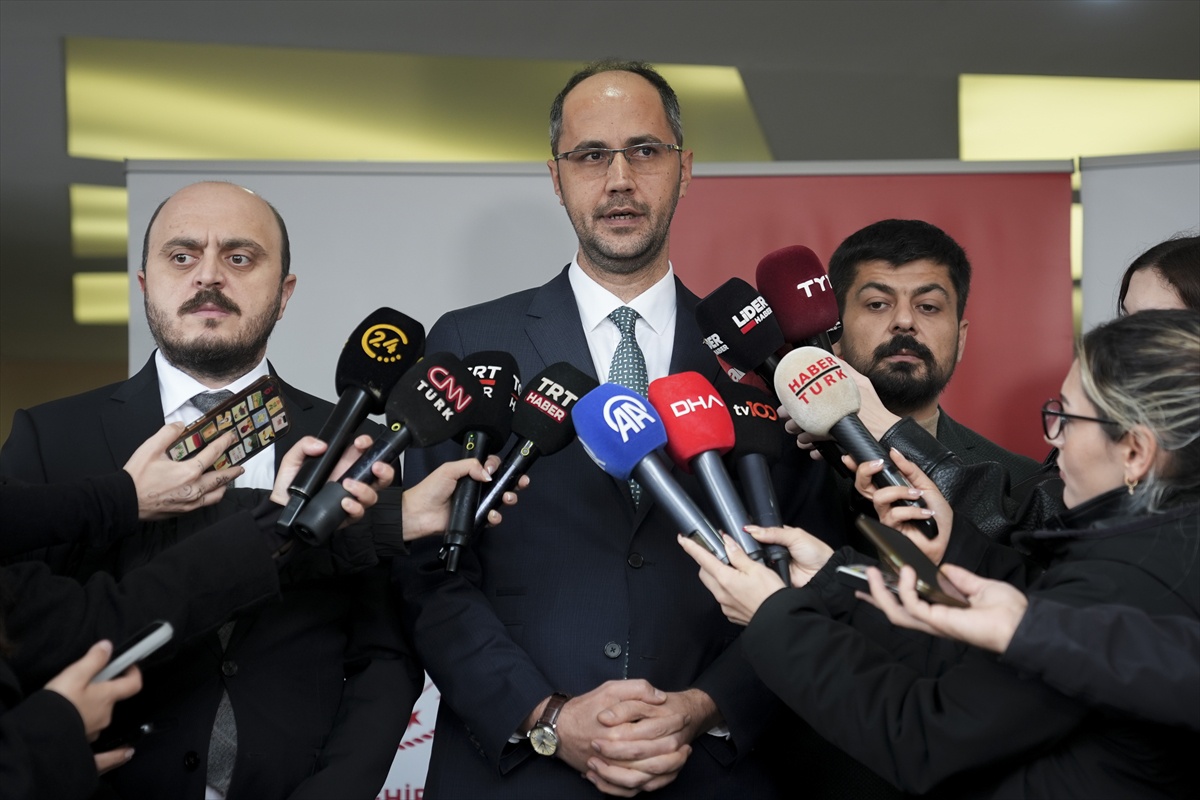 Kentsel Dönüşüm Başkanı Alp sel sonrası Ayazağa'da vatandaşlarla görüşmelere başladı