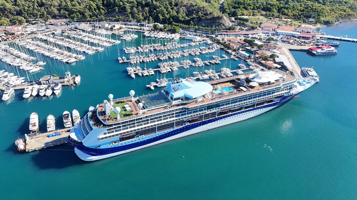 Marmaris'e Patmos'tan gelen Marella Discovery 1731 turist getirdi