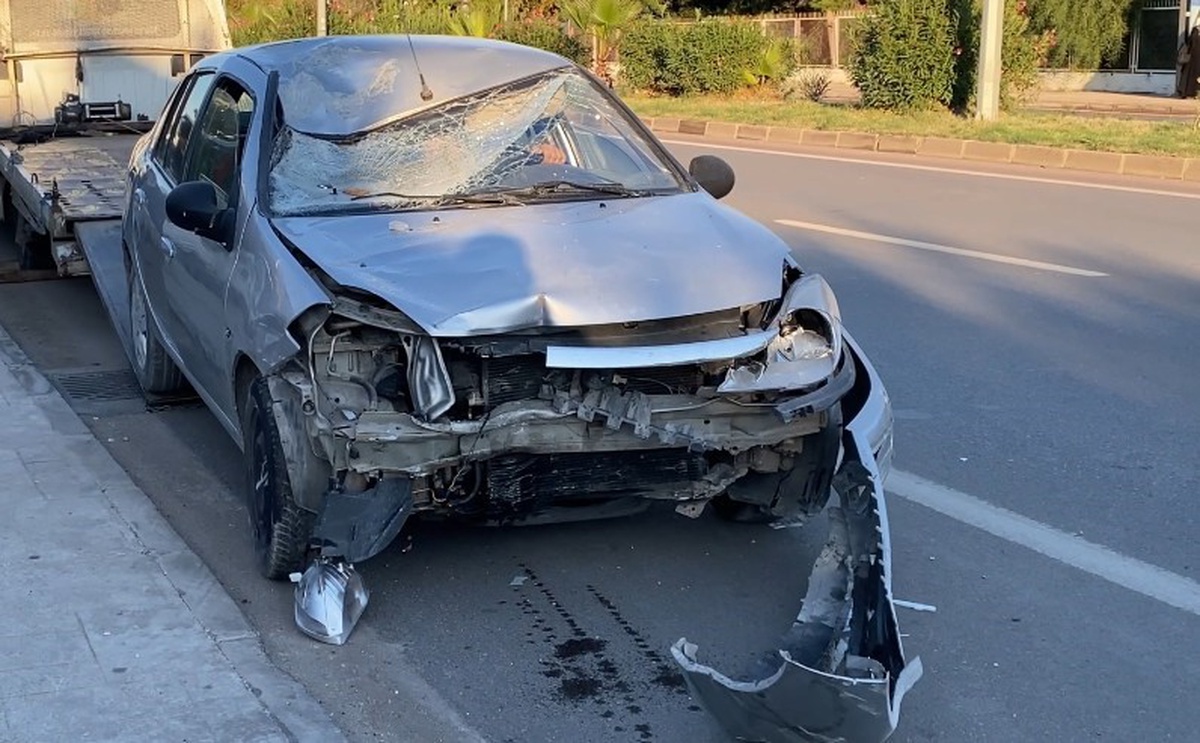 Mersin Erdemli'de otomobil yayaya çarptı, 34 yaşındaki yaya ağır yaralandı
