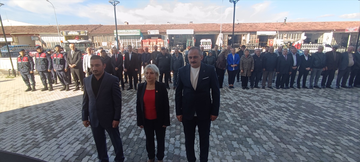 Pazaryeri'de 19 Ekim Muhtarlar Günü çelenk sunumu ve yemekle kutlandı