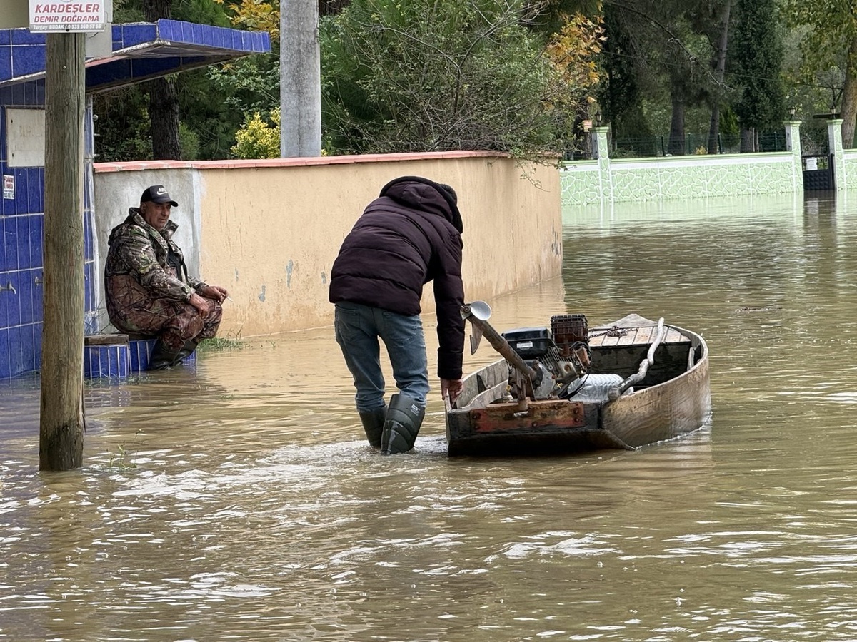 Sakarya Karasu'da longoz taştı, Denizköy ve İhsaniye sular altında kaldı