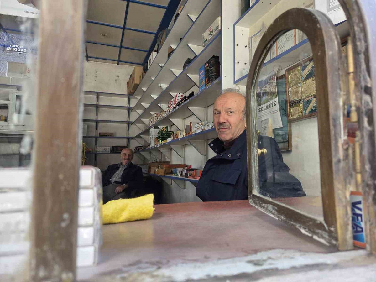 Samsun İlkadım'da 71 yıldır açık olan mahalle bakkalı kepenk kapatıyor