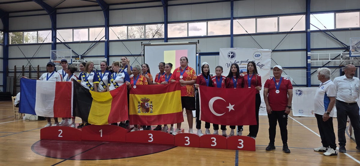 Samsunsporlu Yağmur Tosun Avrupa'da 3 madalya, Selma Kalanç dünyada bronz kazandı