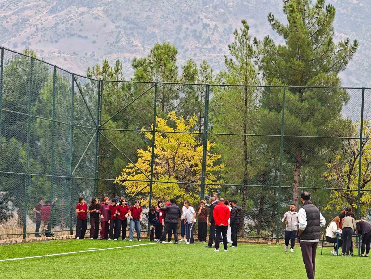 Sason'da 110 öğrenci Cumhuriyet Kupası atletizm yarışlarında mücadele etti