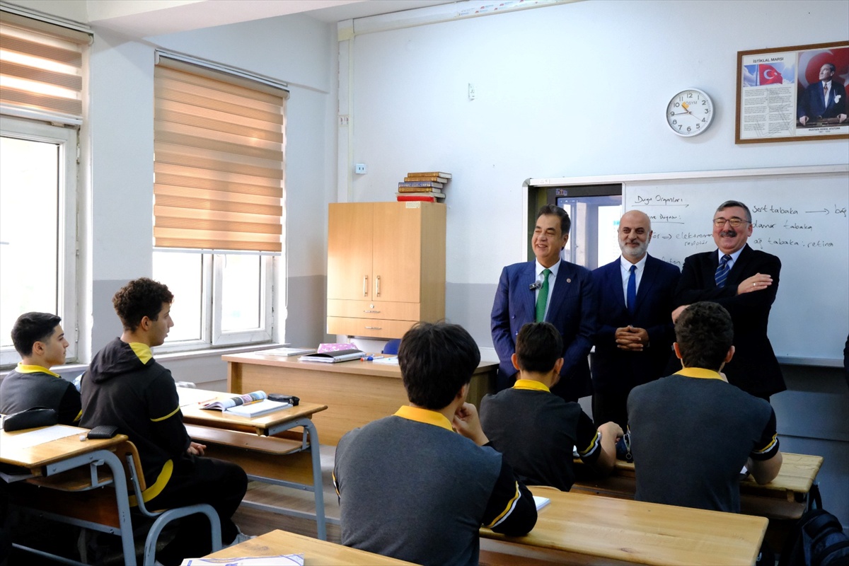 SCÜ Rektörü Şengönül, Sivas'ta mezun olduğu İmam Hatip Lisesine döndü